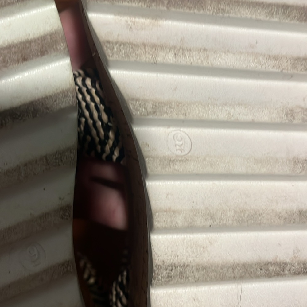 Platform Sandals Size 9. - Picture 6 of 8